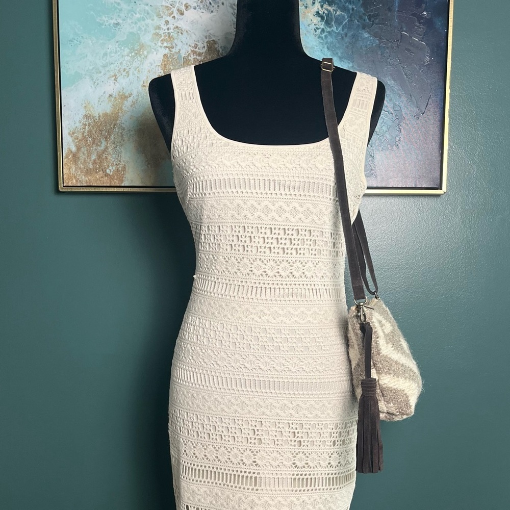 Woven Gray & Cream Crossbody Bag with Tassel - Picture 9 of 12